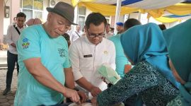 Kepala Dinas Ketahanan Pangan Kabupaten Garut Ir Haeruman MP mengunjungi peserta LCM di Halaman Kantor DKP Garut, Jalan Terusan Pahlawan, Kecamatan Tarogong Kidul, Kabupaten Garut, Rabu (8/3/2023)