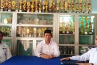 Kepala MAN 2 Garut, Drs. H. Wawan Sofyan  poto bersama dengan    Wakil Kepala Bidang Akademik & Humas Arip Rahman Hakim, S.Pd, M.Si
Wakil Kepala Bidang Sarana,Jajang Hermanto, S.Ag, M.Pd.I usai wawancara dengan Warta Garut, Senin (27/3/2023)