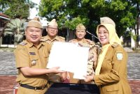 Pelaksanaan Apel Gabungan yang dilaksanakan di Lapangan Sekretariat Daerah (Setda) Kabupaten Garut, Jalan Pembangunan, Kecamatan Tarogong Kidul, Kabupaten Garut, Senin (03/04/2023). (Foto : M. Azi Zulhakim, Deni Seftian