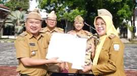 Pelaksanaan Apel Gabungan yang dilaksanakan di Lapangan Sekretariat Daerah (Setda) Kabupaten Garut, Jalan Pembangunan, Kecamatan Tarogong Kidul, Kabupaten Garut, Senin (03/04/2023). (Foto : M. Azi Zulhakim, Deni Seftian