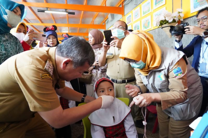 Bupati Garut, Rudy Gunawan membuka secara resmi _Kick Off_ Pelaksanaan Sub Pekan Imunisasi Nasional (PIN) Polio di Kabupaten Garut yang dilaksanakan di Garut Islamic Prima Insani School, Jalan Raya Ciledug, Kecamatan Garut Kota, Kabupaten Garut, Senin (3/4/2023).