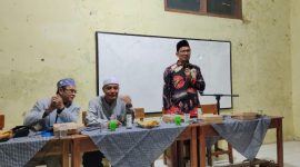 Ketua Dewan Cabang Syarikat Islam Kabupaten Garut dr H Helmi Budiman saat memberikan sambutan dalam kegiatan Silaturahmi dan buka bersama dengan Pengurus Cabang Syarikat Islam kabupaten Garut di Sekretariat SI Garut Jalan Dayeuhhandap Kecamatan Garut Kota Kabupaten Garut, Sabtu (15/4/2023)