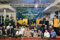 Beringin Muda Garut Poto bersama dengan Anak Yatim dan Kaum Dhuafa di Rumah Tahfidz Al Dzuriah Kecamatan Karangpawitan Garut pada Sabtu (16/4/2023).