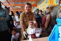 Bupati Garut, Rudy Gunawan membuka secara resmi Kick Off Pelaksanaan Sub Pekan Imunisasi Nasional (PIN) Polio di Kabupaten Garut yang dilaksanakan di Garut Islamic Prima Insani School, Jalan Raya Ciledug, Kecamatan Garut Kota, Kabupaten Garut, Senin (3/4/2023).