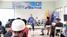 Anggota Komisi V DPRD Provinsi Jawa Barat Fraksi Partai Amanat Nasional (PAN) DPRD Jawa Barat, Daerah Pemilihan Jabar 14 Kabupaten Garut, H. Enjang Tedi M.Sos saat melakukan sosialisasi Penyebarluasan Peraturan Daerah atau Perda Provinsi Jawa Barat Nomor 1 Tahun 2021 tentang Fasilitasi Penyelenggaraan Pesantren, di Aula Staida Muhammadiyah Garut, Selasa (4/4/2023)