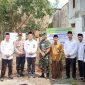 Kepala Kemenag Garut Dr H Cece Hidayat MSi poto bersama usai peletakan batu pertama Pembanguan Gedung Bale Nikah dan Manasik Haji KUA Kecamatan Garut Kota, Selasa (18/4/2023).