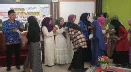 Kantor Kementerian Agama Kabupaten Garut menyalurkan santunan untuk 1000 Anak Yatim dan Dhuafa.di Aula Kantor Kemenag Garut, Jalan Pahlawan Nomor 65, Kelurahan Sukagalih, Kecamatan Tarogong Kidul, Kabupaten Garut, Senin (17/4/2023).