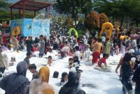 WAHANA SERU. Kolam mandi busa yang menjadi favorit pengunjung Sabda ALam Garut, selain Kolam ombak dan waves river atau kolam arus 