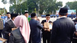 Ketua Pimpinan Daerah Muhammadiyah (PDM) Garut, H Mohammad Yusup Sapari, S.Pd., M MPd menerima Piagam Penghargaan 
dari Pemerintah Kabupaten Garut Atas Dedikasi, Pengabdian dan Sinergitas Dalam Memajukan Pendidikan di Kabupaten Garut