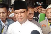 Anies Rasyid Baswedan, Bakal Calon Presiden (Capres) RI 2024 saat diwawancara dalam acara Sholawat, Dzikir, dan Doa Bersama yang diadakan di Graha Intan Balarea, Jalan Patriot, Kecamatan Tarogong Kidul, Kabupaten Garut, Senin (1/5/2023)