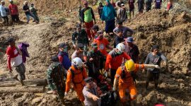 Tim SAR Berhasil Menemukan Warga yang Hilang Akibat Longsor di Kabupaten Garut dan Melakukan Evakuasi 