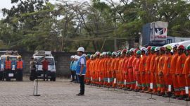 Rawat Jaringan Listrik, PLN Jabar Turunkan 120 Personil Tim Kopasus PDKB se-Jabar ke Garut