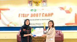 Vika Martina Sidik Mahasiswi FISIP UNIGA telah meraih Best Speaker lomba debat _political science competition se-Priangan Timur yang dilaksanakan oleh Universitas Siliwangi