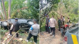 Polsek Talegong Polres Garut lakukan Evakuasi Kecelakaan Tunggal di Jalan Raya Talegong_ Mobil Toyota Avanza Terperosok ke Jurang