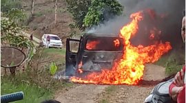 Dugaan Korsleting Listrik_ Mobil Terbakar, di Desa Pangeureunan, Limbangan Garut