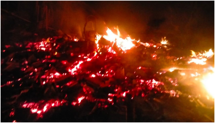 Polsek Talegong Polres Garut Tanggap Cepat Atasi Kebakaran Rumah Warga 