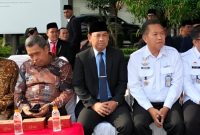 Kepala Kemenag Garut Dr H Saepolloh SAg MAG (tengah) saat menghadiri upacara Peringatan Hari Pahlawan di lapang Setda pada Jumat, 10 November 2023