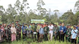 Dandim 0611_Garut Pimpin Penanaman Ratusan Bibit Pohon dan Pembersihan Lingkungan