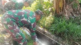 Gotong Royong Antisipasi Banjir_ Koramil 1113_Bayongbong Kodim 0611_Garut Bersihkan Selokan Bersama Warga!