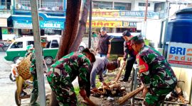 Kodim 0611_Garut Gelar Karya Bakti Pembersihan Sungai Cimanuk dan Pasar Guntur Ciawitali