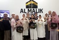 Review Positif dari H. Ajat, Jamaah Umrah_ Al Malik Travel Umrah Is The Best dengan Pelayanan Luar Biasa!