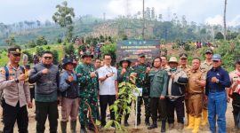 Korem_062 Tarumanagara Bersama Perhutani KPH Garut Lakukan Karya Bakti Penanaman 1000 Pohon