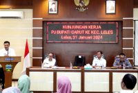 Pj. Bupati Garut Tinjau Pelayanan di Kantor Kecamatan Leles dan Kadungora_ Fokus pada Pelayanan Prima dan Kebersihan