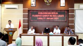 Pj. Bupati Garut Tinjau Pelayanan di Kantor Kecamatan Leles dan Kadungora_ Fokus pada Pelayanan Prima dan Kebersihan