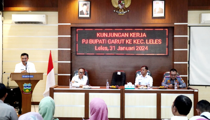 Pj. Bupati Garut Tinjau Pelayanan di Kantor Kecamatan Leles dan Kadungora_ Fokus pada Pelayanan Prima dan Kebersihan