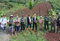 Perhutani dan Stakeholder Garut Tanam 1500 Pohon untuk Lingkungan Hijau