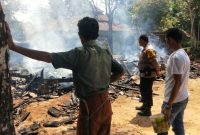 Rumah Panggung Terbakar, Polsek Cisompet Cek TKP