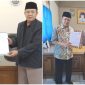 Ketua STAI Al Musaddadiyah Garut: MOU dengan UIN Bandung dan Universitas Mandiri Subang untuk Pengembangan Akademik ( Ketua STAI Al Musaddadiyah , Dr Syaik Abdillah, MAg pot bersama dengan Rektor UIN Bandung dan Rektor Universitas Mandiri Subang)