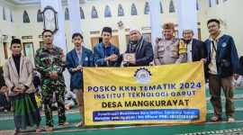 Mahasiswa KKN ITG dan 