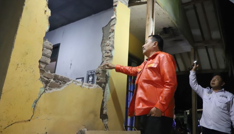 Tinjau Rumah Warga Terdampak Gempa M 4.9, Pj Bupati Garut Prioritaskan Tanggap Darurat