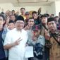 Calon Bupati Abdusy Syakur Amin Disambut Hangat Warga Cikarang, Janji Perhatikan Desa Terpencil Jika Terpilih