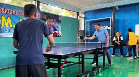 Perkuat Silaturahmi Warga: Cabup Garut Helmi Budiman Buka Pertandingan Persahabatan Tenis Meja di GOR PTM Intan 