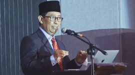 Pesan Dr. Hadiat untuk Wisudawan STIKes Karsa Husada Garut: Jaga Etika dan Berbaktilah kepada Orang Tua