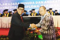 Wisuda STIKes Karsa Husada: Staf Ahli Bupati Garut Harapkan Lulusan Bantu Perkuat Fasilitas Kesehatan!