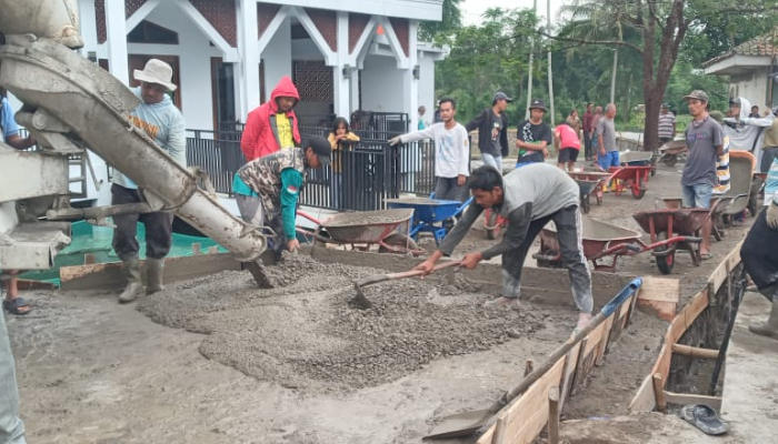 Jalan Cor Red Mix di Kampung Babakan Cipari Rampung, Warga Kini Lebih Mudah Beraktivitas!