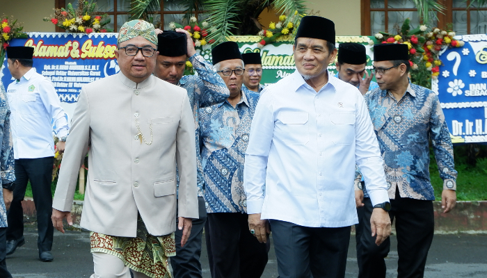 Garut Dipimpin Tokoh Hebat! Wamenag RI Yakin Masa Depan Garut Akan Melesat! ( Wamenag RI , Dr. Romo H.R. Muhammad Syafi’i, S.H., M.Hum., berjalan bersama Bupati Garut Terpilih, Abdusy Syakur Amin, dalam Kunjungan Ke Universitas Garut, Senin, 17 Februari 2025