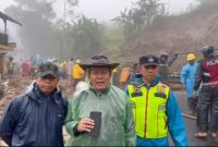 Longsor Tutup Jalur Garut-Tasik, Camat Cilawu_ Akses Belum Bisa Dilalui