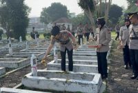 HUT Bhayangkara ke-79, Polres Garut Gelar Ziarah dan Tabur Bunga: Khidmat serta Penuh Makna