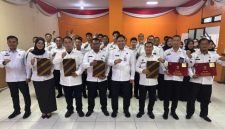 Delapan Pegawai Lapas Garut Diganjar Kenaikan Pangkat dan Satya Lencana