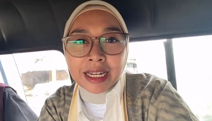 Wabup Putri Karlina Naik Angkot pada Hari Pertama Uji Coba ASN