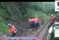 Longsor Batu di KM 189 Stasiun Lebak Jero Sempat Ganggu Perjalanan Kereta Api di Garut