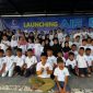 Anggota Club Al Mashduqi Invincible Swimsquad berfoto bersama Ketua Umum Koni Kabupaten Garut dan Sekretaris Pengurus Akuatik Indonesia Kabupaten Garut