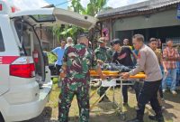 Detik-detik Pria Tersengat Listrik Saat Pasang Baliho, Dievakuasi Dramatis 40 Menit