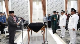 Resmi Lantik Dua Kades PAW, Bupati Garut Minta Kades Baru Satukan Warga dan Bangun Desa