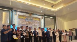 Ketua Yayasan Al Musaddadiyah Lepas Lulusan SMA Ciledug dengan Pesan Menyentuh