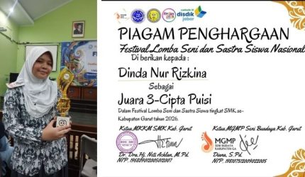 Membanggakan Siswi SMK Muhammadiyah Garut Juara 3 Cipta Puisi FLS3N Kabupaten Garut
